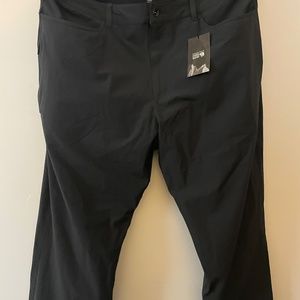 Men's Mountain Hardwear Yumalino Pant size 40 short..New with tags